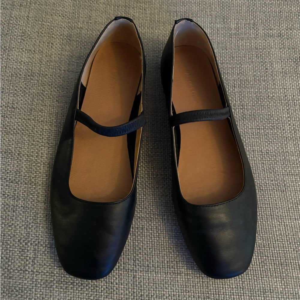 Elegant Black Leather Women's Flats